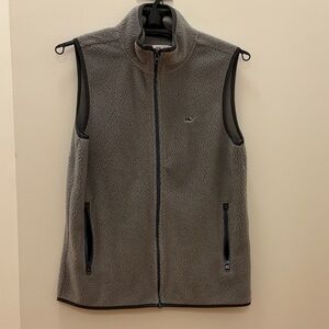 Vineyard Vines Vest Gray Heather
Size Small
